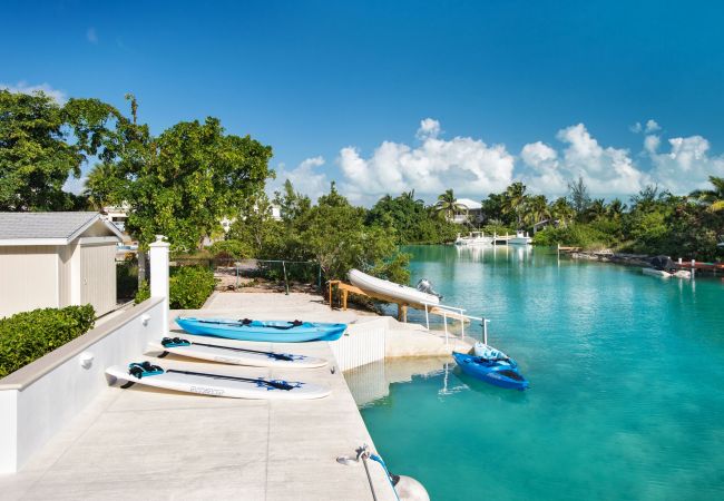 House in Grace Bay - Leeward Canal, Grace Bay - Kayaks, SUPs & Beautiful Pool - Villa Cariad House in Grace Bay - Leeward Canal, Grace Bay - Kayaks, SUPs & Beautiful Pool - Villa Cariad
