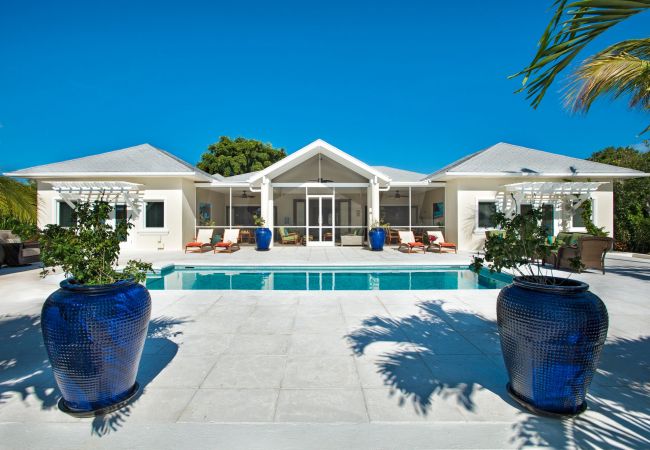 House in Grace Bay - Leeward Canal, Grace Bay - Kayaks, SUPs & Beautiful Pool - Villa Cariad House in Grace Bay - Leeward Canal, Grace Bay - Kayaks, SUPs & Beautiful Pool - Villa Cariad