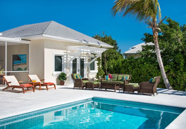 House in Grace Bay - Leeward Canal, Grace Bay - Kayaks, SUPs & Beautiful Pool - Villa Cariad House in Grace Bay - Leeward Canal, Grace Bay - Kayaks, SUPs & Beautiful Pool - Villa Cariad