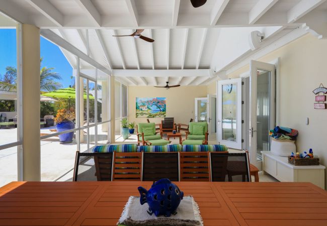 House in Grace Bay - Leeward Canal, Grace Bay - Kayaks, SUPs & Beautiful Pool - Villa Cariad House in Grace Bay - Leeward Canal, Grace Bay - Kayaks, SUPs & Beautiful Pool - Villa Cariad