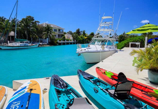 House in Grace Bay - Leeward Canal, Grace Bay - Kayaks, SUPs & Beautiful Pool - Villa Cariad