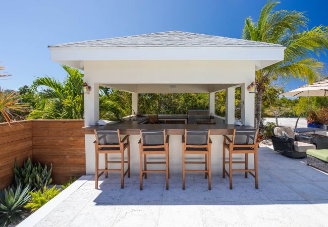 House in Grace Bay - Leeward Canal, Grace Bay - Kayaks, SUPs & Beautiful Pool - Villa Cariad House in Grace Bay - Leeward Canal, Grace Bay - Kayaks, SUPs & Beautiful Pool - Villa Cariad