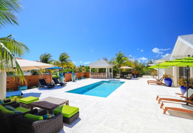 House in Grace Bay - Leeward Canal, Grace Bay - Kayaks, SUPs & Beautiful Pool - Villa Cariad House in Grace Bay - Leeward Canal, Grace Bay - Kayaks, SUPs & Beautiful Pool - Villa Cariad