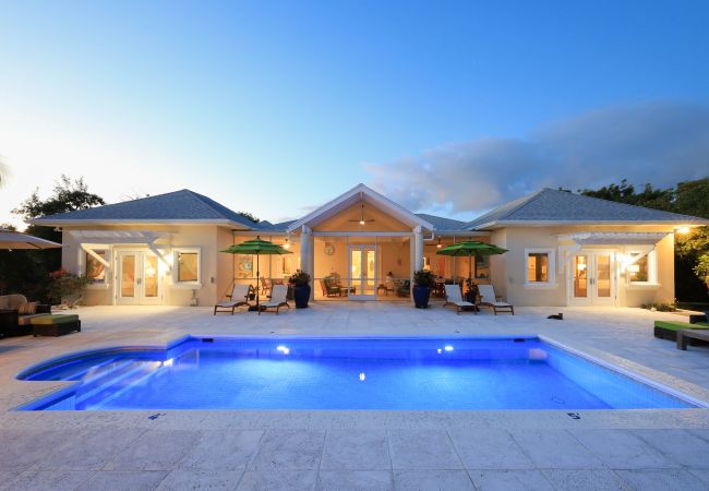 House in Grace Bay - Leeward Canal, Grace Bay - Kayaks, SUPs & Beautiful Pool - Villa Cariad House in Grace Bay - Leeward Canal, Grace Bay - Kayaks, SUPs & Beautiful Pool - Villa Cariad