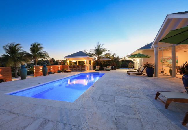 House in Grace Bay - Leeward Canal, Grace Bay - Kayaks, SUPs & Beautiful Pool - Villa Cariad House in Grace Bay - Leeward Canal, Grace Bay - Kayaks, SUPs & Beautiful Pool - Villa Cariad