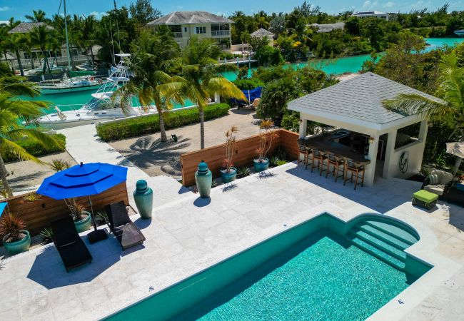 House in Grace Bay - Leeward Canal, Grace Bay - Kayaks, SUPs & Beautiful Pool - Villa Cariad