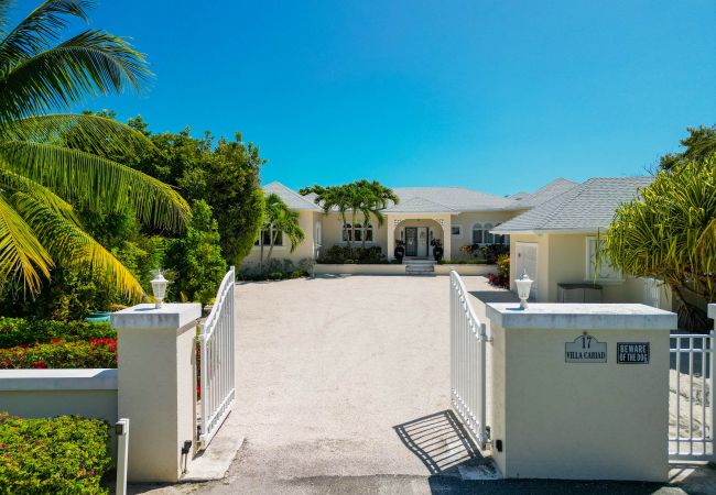 House in Grace Bay - Leeward Canal, Grace Bay - Kayaks, SUPs & Beautiful Pool - Villa Cariad House in Grace Bay - Leeward Canal, Grace Bay - Kayaks, SUPs & Beautiful Pool - Villa Cariad