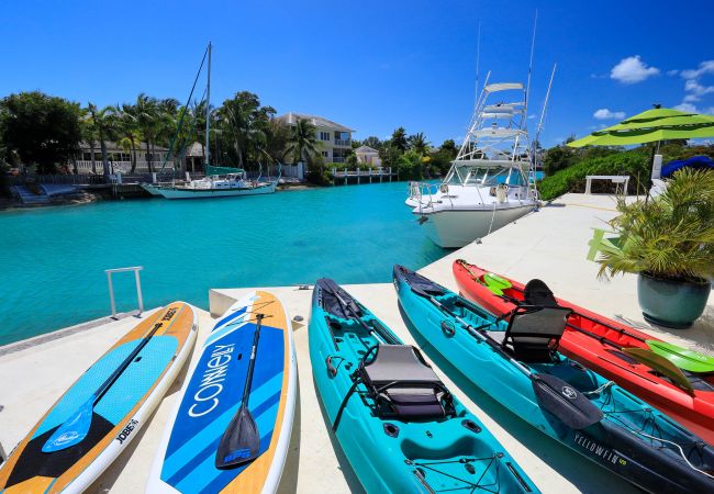House in Grace Bay - Leeward Canal, Grace Bay - Kayaks, SUPs & Beautiful Pool - Villa Cariad House in Grace Bay - Leeward Canal, Grace Bay - Kayaks, SUPs & Beautiful Pool - Villa Cariad