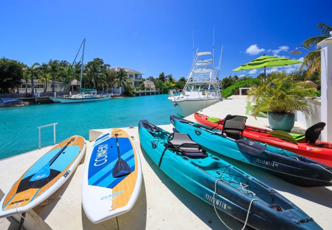 House in Grace Bay - Leeward Canal, Grace Bay - Kayaks, SUPs & Beautiful Pool - Villa Cariad House in Grace Bay - Leeward Canal, Grace Bay - Kayaks, SUPs & Beautiful Pool - Villa Cariad