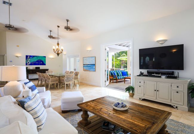 House in Grace Bay - Leeward Canal, Grace Bay - Kayaks, SUPs & Beautiful Pool - Villa Cariad House in Grace Bay - Leeward Canal, Grace Bay - Kayaks, SUPs & Beautiful Pool - Villa Cariad