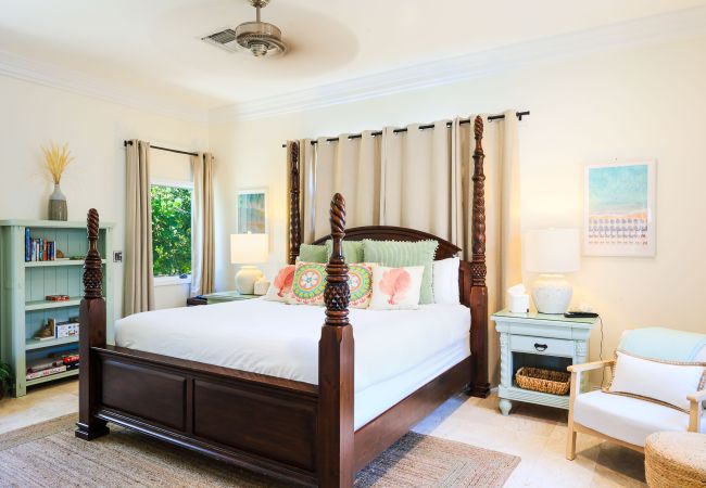 House in Grace Bay - Leeward Canal, Grace Bay - Kayaks, SUPs & Beautiful Pool - Villa Cariad House in Grace Bay - Leeward Canal, Grace Bay - Kayaks, SUPs & Beautiful Pool - Villa Cariad