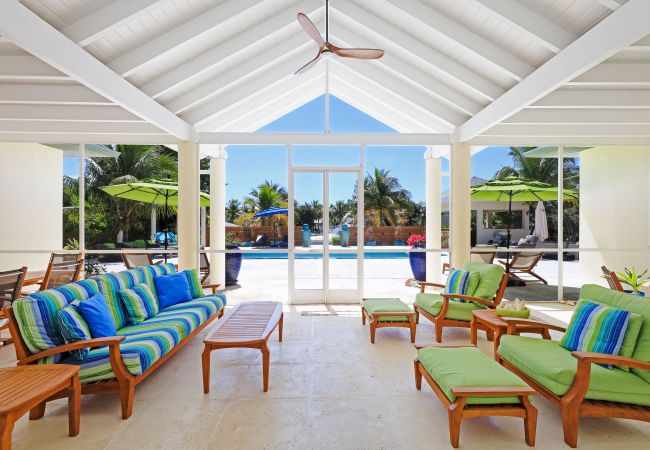 House in Grace Bay - Leeward Canal, Grace Bay - Kayaks, SUPs & Beautiful Pool - Villa Cariad House in Grace Bay - Leeward Canal, Grace Bay - Kayaks, SUPs & Beautiful Pool - Villa Cariad