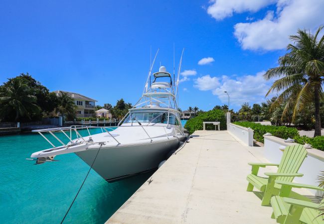 House in Grace Bay - Leeward Canal, Grace Bay - Kayaks, SUPs & Beautiful Pool - Villa Cariad House in Grace Bay - Leeward Canal, Grace Bay - Kayaks, SUPs & Beautiful Pool - Villa Cariad