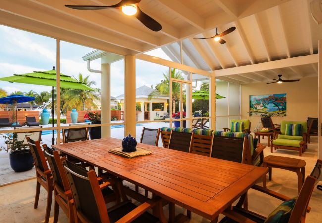 House in Grace Bay - Leeward Canal, Grace Bay - Kayaks, SUPs & Beautiful Pool - Villa Cariad House in Grace Bay - Leeward Canal, Grace Bay - Kayaks, SUPs & Beautiful Pool - Villa Cariad