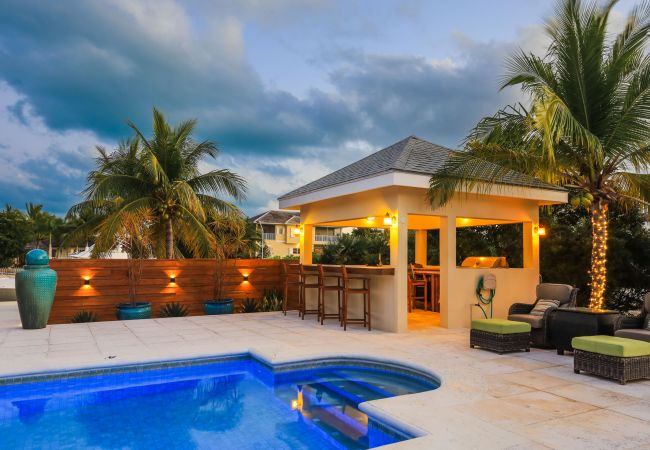 House in Grace Bay - Leeward Canal, Grace Bay - Kayaks, SUPs & Beautiful Pool - Villa Cariad House in Grace Bay - Leeward Canal, Grace Bay - Kayaks, SUPs & Beautiful Pool - Villa Cariad