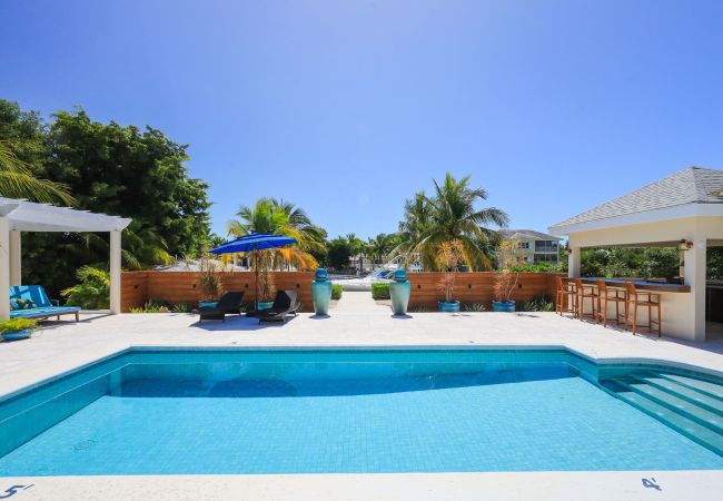 House in Grace Bay - Leeward Canal, Grace Bay - Kayaks, SUPs & Beautiful Pool - Villa Cariad House in Grace Bay - Leeward Canal, Grace Bay - Kayaks, SUPs & Beautiful Pool - Villa Cariad