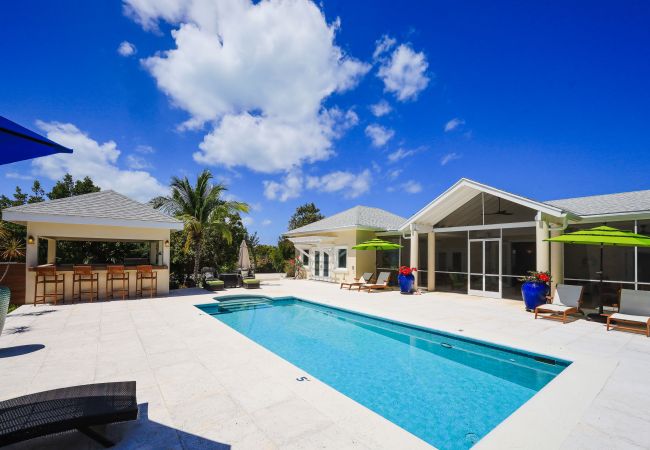 House in Grace Bay - Leeward Canal, Grace Bay - Kayaks, SUPs & Beautiful Pool - Villa Cariad House in Grace Bay - Leeward Canal, Grace Bay - Kayaks, SUPs & Beautiful Pool - Villa Cariad