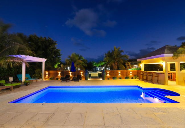 House in Grace Bay - Leeward Canal, Grace Bay - Kayaks, SUPs & Beautiful Pool - Villa Cariad House in Grace Bay - Leeward Canal, Grace Bay - Kayaks, SUPs & Beautiful Pool - Villa Cariad