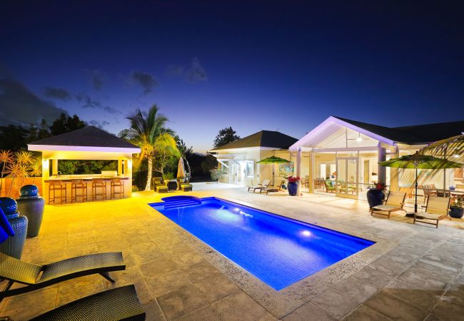 House in Grace Bay - Leeward Canal, Grace Bay - Kayaks, SUPs & Beautiful Pool - Villa Cariad House in Grace Bay - Leeward Canal, Grace Bay - Kayaks, SUPs & Beautiful Pool - Villa Cariad