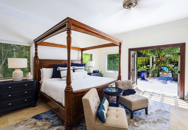 House in Grace Bay - Leeward Canal, Grace Bay - Kayaks, SUPs & Beautiful Pool - Villa Cariad House in Grace Bay - Leeward Canal, Grace Bay - Kayaks, SUPs & Beautiful Pool - Villa Cariad