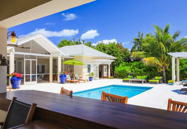 House in Grace Bay - Leeward Canal, Grace Bay - Kayaks, SUPs & Beautiful Pool - Villa Cariad House in Grace Bay - Leeward Canal, Grace Bay - Kayaks, SUPs & Beautiful Pool - Villa Cariad