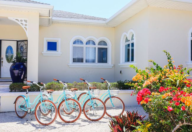 House in Grace Bay - Leeward Canal, Grace Bay - Kayaks, SUPs & Beautiful Pool - Villa Cariad House in Grace Bay - Leeward Canal, Grace Bay - Kayaks, SUPs & Beautiful Pool - Villa Cariad