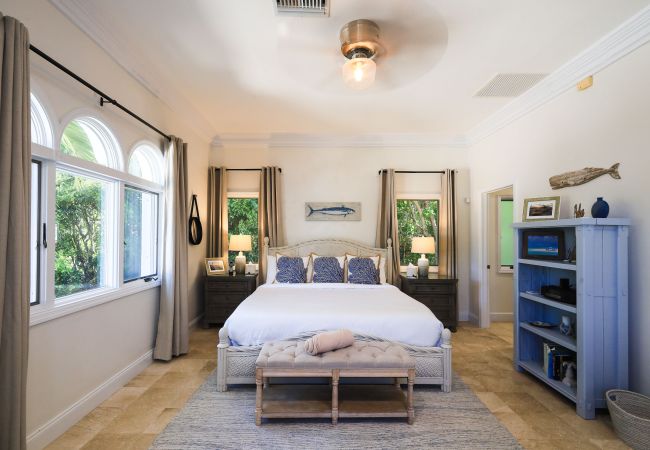 House in Grace Bay - Leeward Canal, Grace Bay - Kayaks, SUPs & Beautiful Pool - Villa Cariad House in Grace Bay - Leeward Canal, Grace Bay - Kayaks, SUPs & Beautiful Pool - Villa Cariad