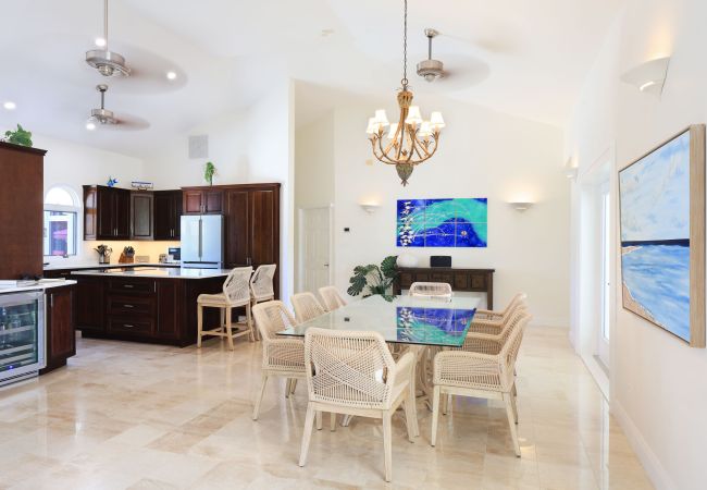 House in Grace Bay - Leeward Canal, Grace Bay - Kayaks, SUPs & Beautiful Pool - Villa Cariad House in Grace Bay - Leeward Canal, Grace Bay - Kayaks, SUPs & Beautiful Pool - Villa Cariad