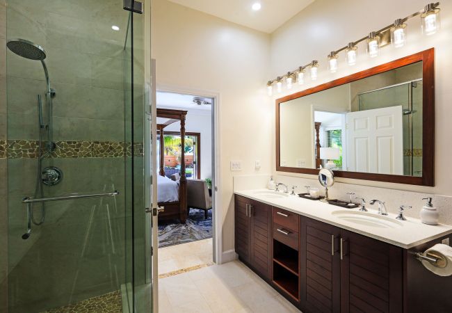 House in Grace Bay - Leeward Canal, Grace Bay - Kayaks, SUPs & Beautiful Pool - Villa Cariad House in Grace Bay - Leeward Canal, Grace Bay - Kayaks, SUPs & Beautiful Pool - Villa Cariad