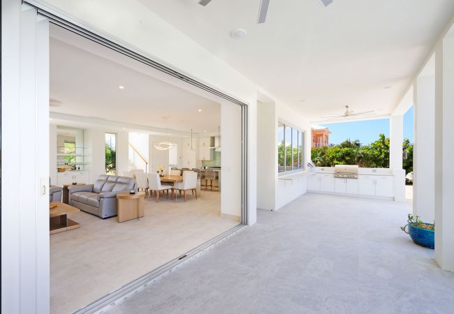 House in Grace Bay - Grace Bay, New 5 Bedroom Villa - Pure Water Villa House in Grace Bay - Grace Bay, New 5 Bedroom Villa - Pure Water Villa