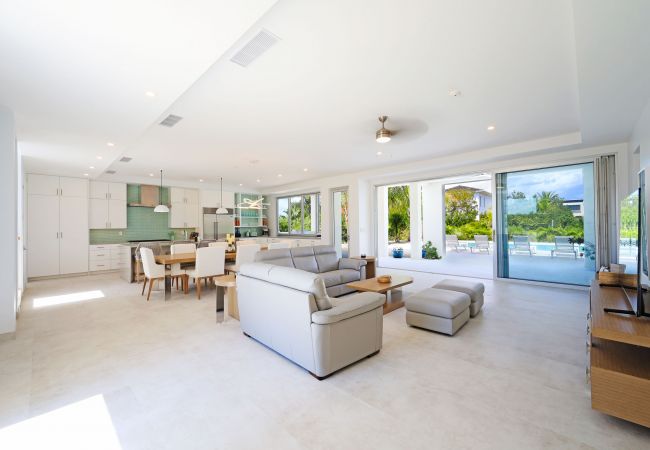 House in Grace Bay - Grace Bay, New 5 Bedroom Villa - Pure Water Villa House in Grace Bay - Grace Bay, New 5 Bedroom Villa - Pure Water Villa