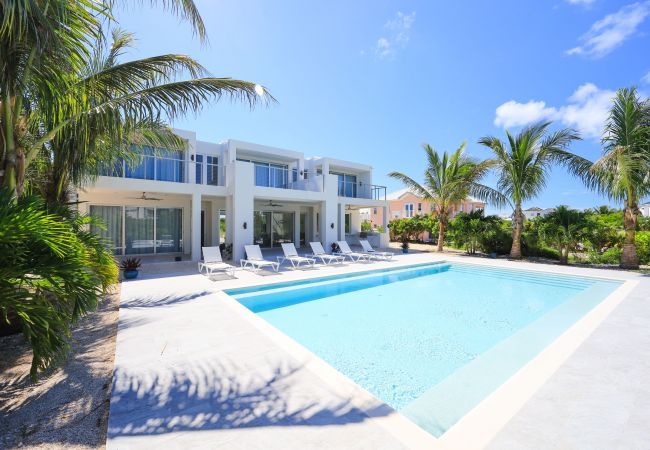 House in Grace Bay - Grace Bay, New 5 Bedroom Villa - Pure Water Villa