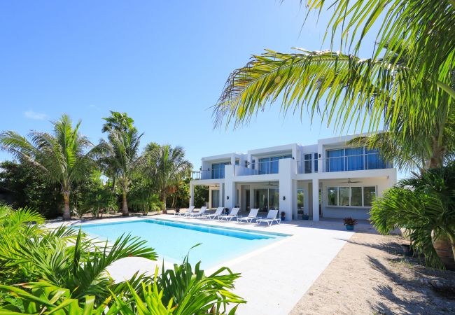 House in Grace Bay - Grace Bay, New 5 Bedroom Villa - Pure Water Villa House in Grace Bay - Grace Bay, New 5 Bedroom Villa - Pure Water Villa
