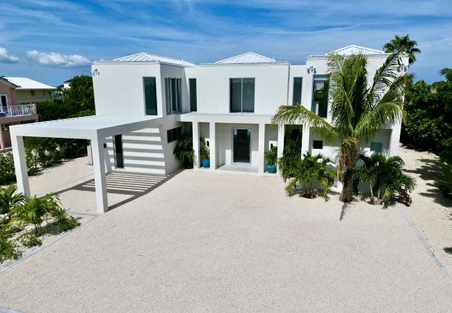 House in Grace Bay - Grace Bay, New 5 Bedroom Villa - Pure Water Villa