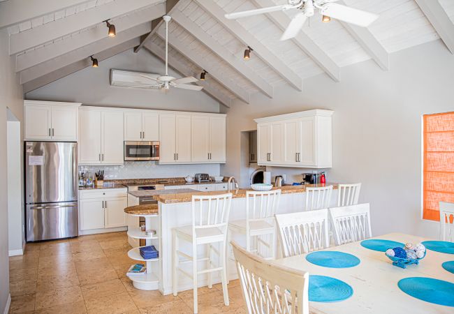 House in Grace Bay - Starfish House - The Perfect Golf & Beach Getaway in Grace Bay House in Grace Bay - Starfish House - The Perfect Golf & Beach Getaway in Grace Bay