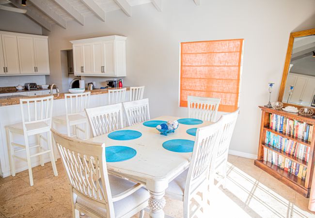 House in Grace Bay - Starfish House - The Perfect Golf & Beach Getaway in Grace Bay House in Grace Bay - Starfish House - The Perfect Golf & Beach Getaway in Grace Bay