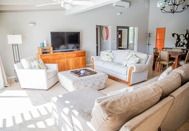 House in Grace Bay - Starfish House - The Perfect Golf & Beach Getaway in Grace Bay House in Grace Bay - Starfish House - The Perfect Golf & Beach Getaway in Grace Bay