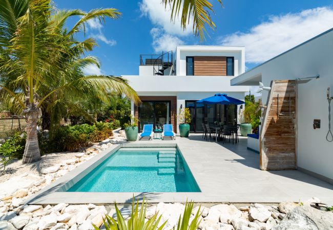 House in Grace Bay - Villa Calico, Pet-Friendly, 3 Bedroom, Grace Bay, Providenciales, Turks & Caicos House in Grace Bay - Villa Calico, Pet-Friendly, 3 Bedroom, Grace Bay, Providenciales, Turks & Caicos