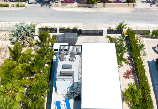 House in Grace Bay - Villa Calico, Pet-Friendly, 3 Bedroom, Grace Bay, Providenciales, Turks & Caicos House in Grace Bay - Villa Calico, Pet-Friendly, 3 Bedroom, Grace Bay, Providenciales, Turks & Caicos
