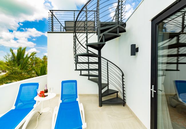 House in Grace Bay - Villa Calico, Pet-Friendly, 3 Bedroom, Grace Bay, Providenciales, Turks & Caicos House in Grace Bay - Villa Calico, Pet-Friendly, 3 Bedroom, Grace Bay, Providenciales, Turks & Caicos