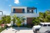 House in Grace Bay - Villa Calico, Pet-Friendly, 3 Bedroom, Grace Bay, Providenciales, Turks & Caicos House in Grace Bay - Villa Calico, Pet-Friendly, 3 Bedroom, Grace Bay, Providenciales, Turks & Caicos