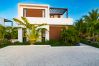 House in Grace Bay - Villa Calico, Pet-Friendly, 3 Bedroom, Grace Bay, Providenciales, Turks & Caicos House in Grace Bay - Villa Calico, Pet-Friendly, 3 Bedroom, Grace Bay, Providenciales, Turks & Caicos