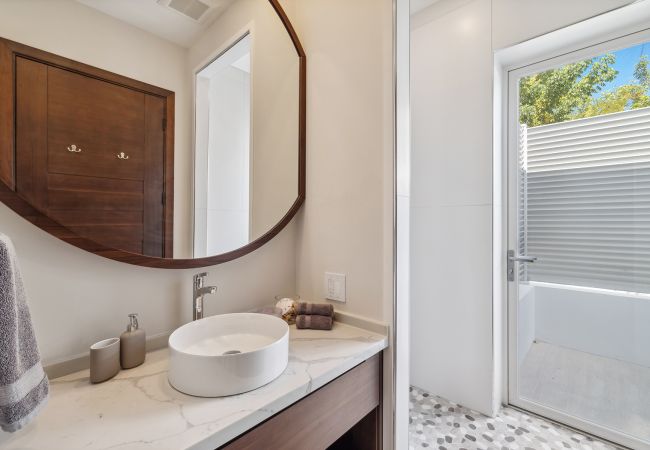 Villa in Grace Bay - The Palmer, Newly Built 3 Bedroom with Guest House, 2 Pools Villa in Grace Bay - The Palmer, Newly Built 3 Bedroom with Guest House, 2 Pools