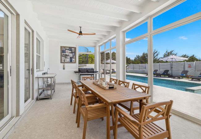 Villa in Grace Bay - The Palmer, Newly Built 3 Bedroom with Guest House, 2 Pools Villa in Grace Bay - The Palmer, Newly Built 3 Bedroom with Guest House, 2 Pools