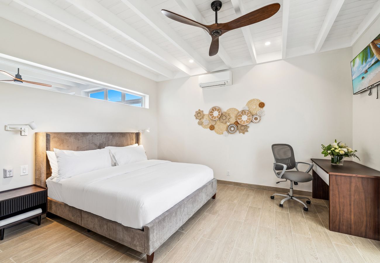 Villa in Grace Bay - The Palmer, Newly Built 3 Bedroom with Guest House, 2 Pools