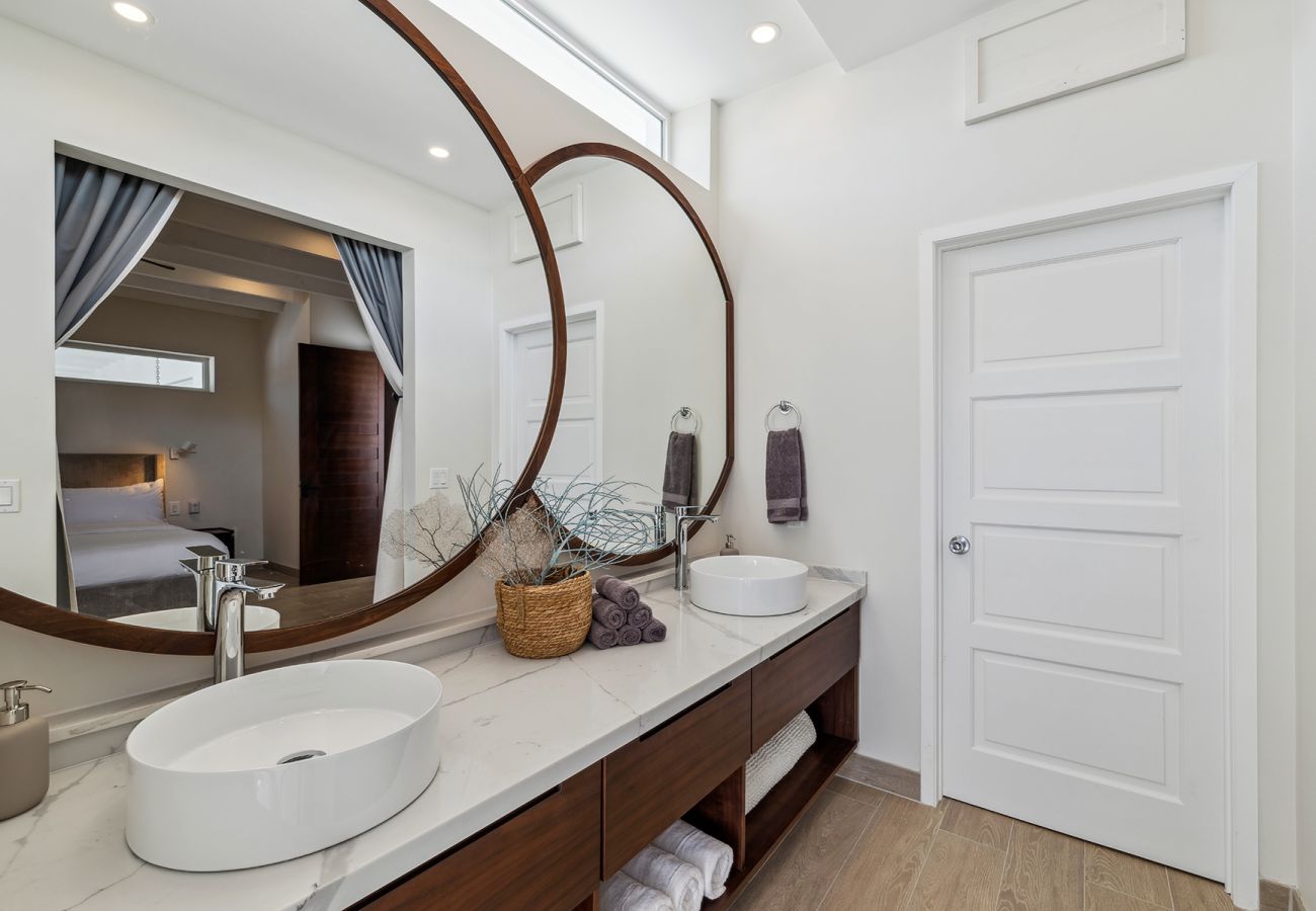 Villa in Grace Bay - The Palmer, Newly Built 3 Bedroom with Guest House, 2 Pools