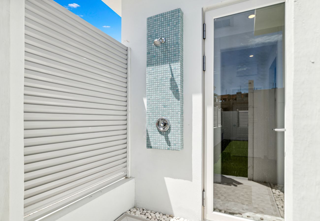 Villa in Grace Bay - The Palmer, Newly Built 3 Bedroom with Guest House, 2 Pools