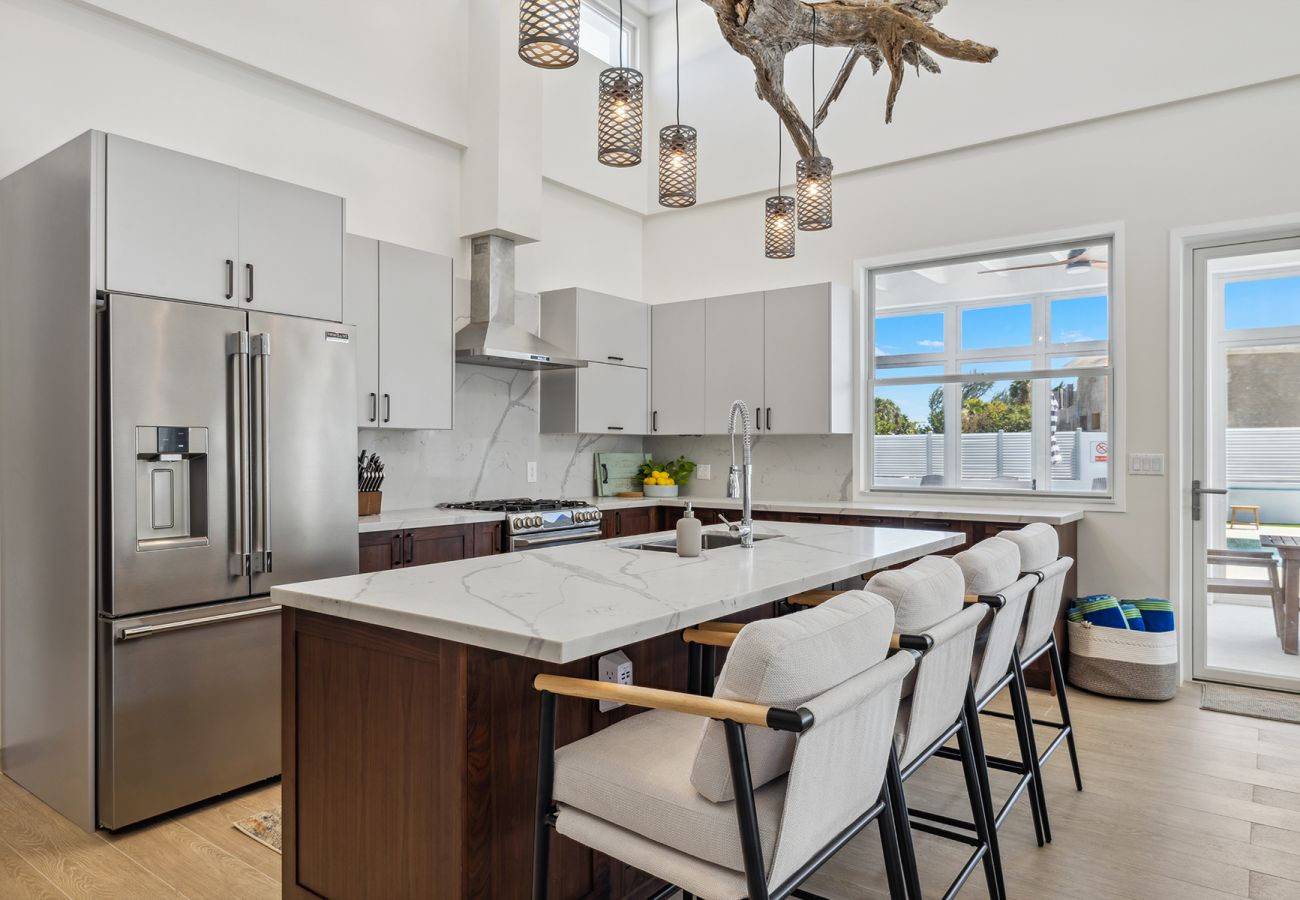 Villa in Grace Bay - The Palmer, Newly Built 3 Bedroom with Guest House, 2 Pools