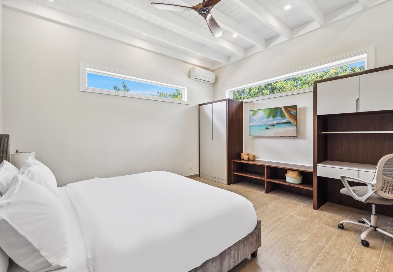 Villa in Grace Bay - The Palmer, Newly Built 3 Bedroom with Guest House, 2 Pools