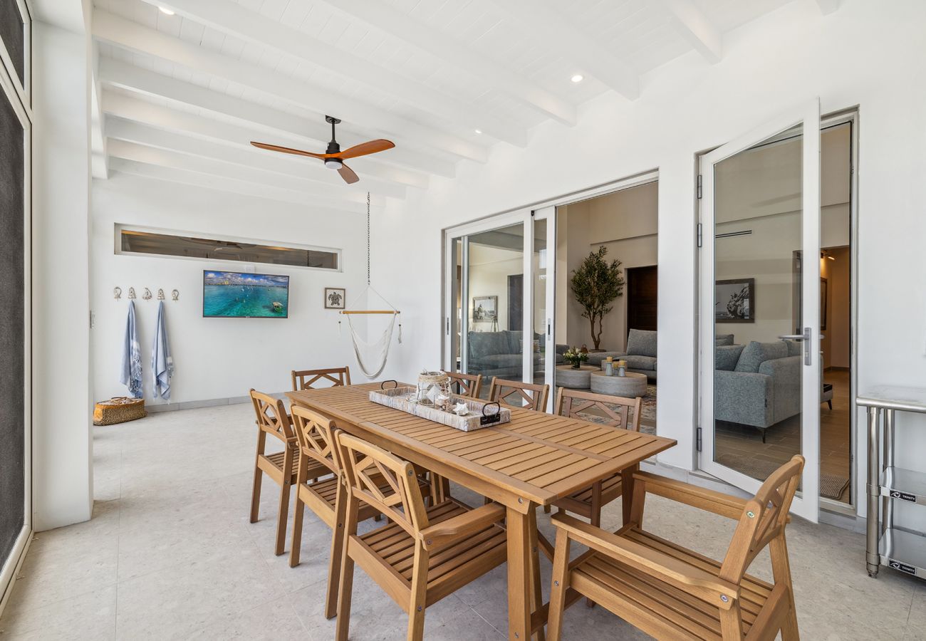 Villa in Grace Bay - The Palmer, Newly Built 3 Bedroom with Guest House, 2 Pools